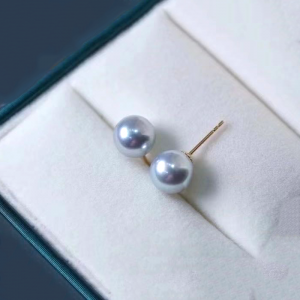 Japanese Akoya Grey Pearls. 7-7.5mm Setting on 18k Gold.