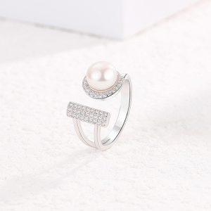 IO Pearl & CZ Ring
